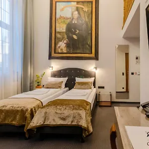 Celestin Aparthotel